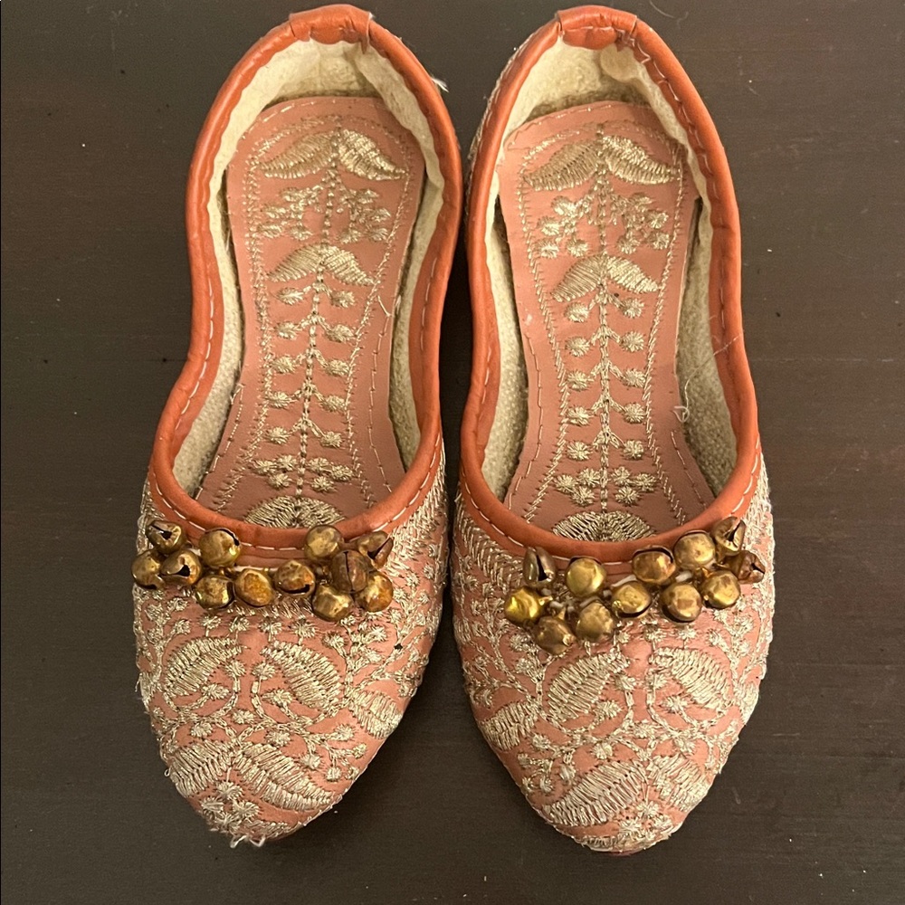 Little Girls Embroidered Pink Jutti Flats with Decorative Bells size 9